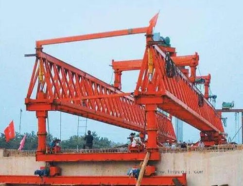 架橋機拆除施工方案中應包含哪些關鍵步驟和注意事項？