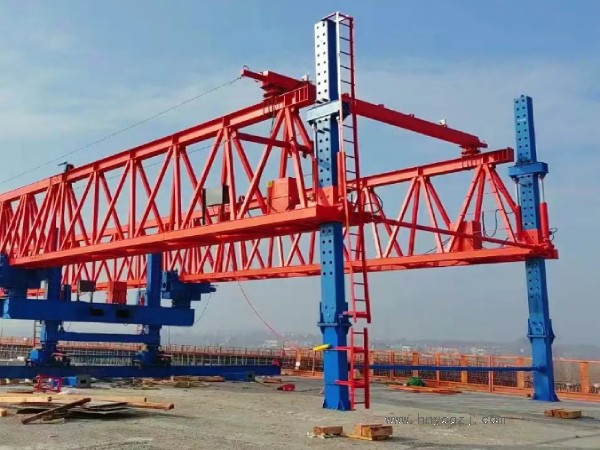 50噸架橋機(jī)施工時(shí)如何進(jìn)行設(shè)備調(diào)試和驗(yàn)收？