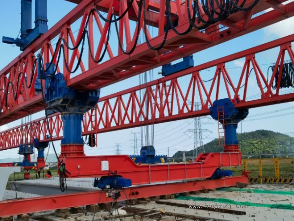 50噸架橋機施工過程中，如何進行設備維護和保養(yǎng)？