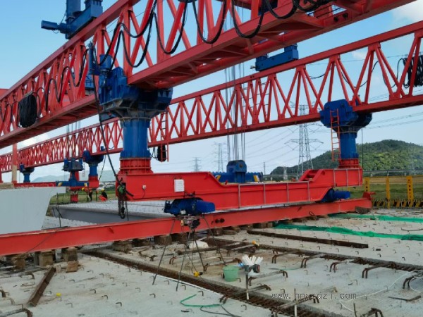 不同品牌和型號(hào)的50噸以上架橋機(jī)價(jià)格差異原因是什么?