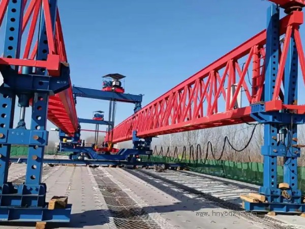 在購(gòu)買(mǎi)50噸以上架橋機(jī)時(shí)，應(yīng)該如何考慮成本效益？